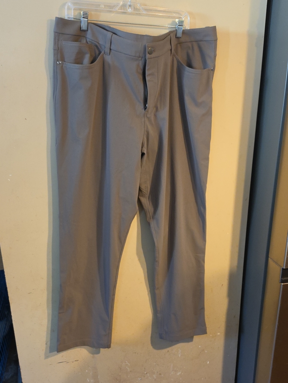 lululemon athletica Men's Chino Pants - Taupe Gray